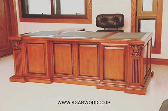 میز مدیریت با متریال mdf و روکش طبیعی چوب بلوط و چوب راش گرجی به همراه چرم