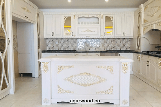 کابینت کلاسیک با ترکیب رنگ های سفید و طلایی